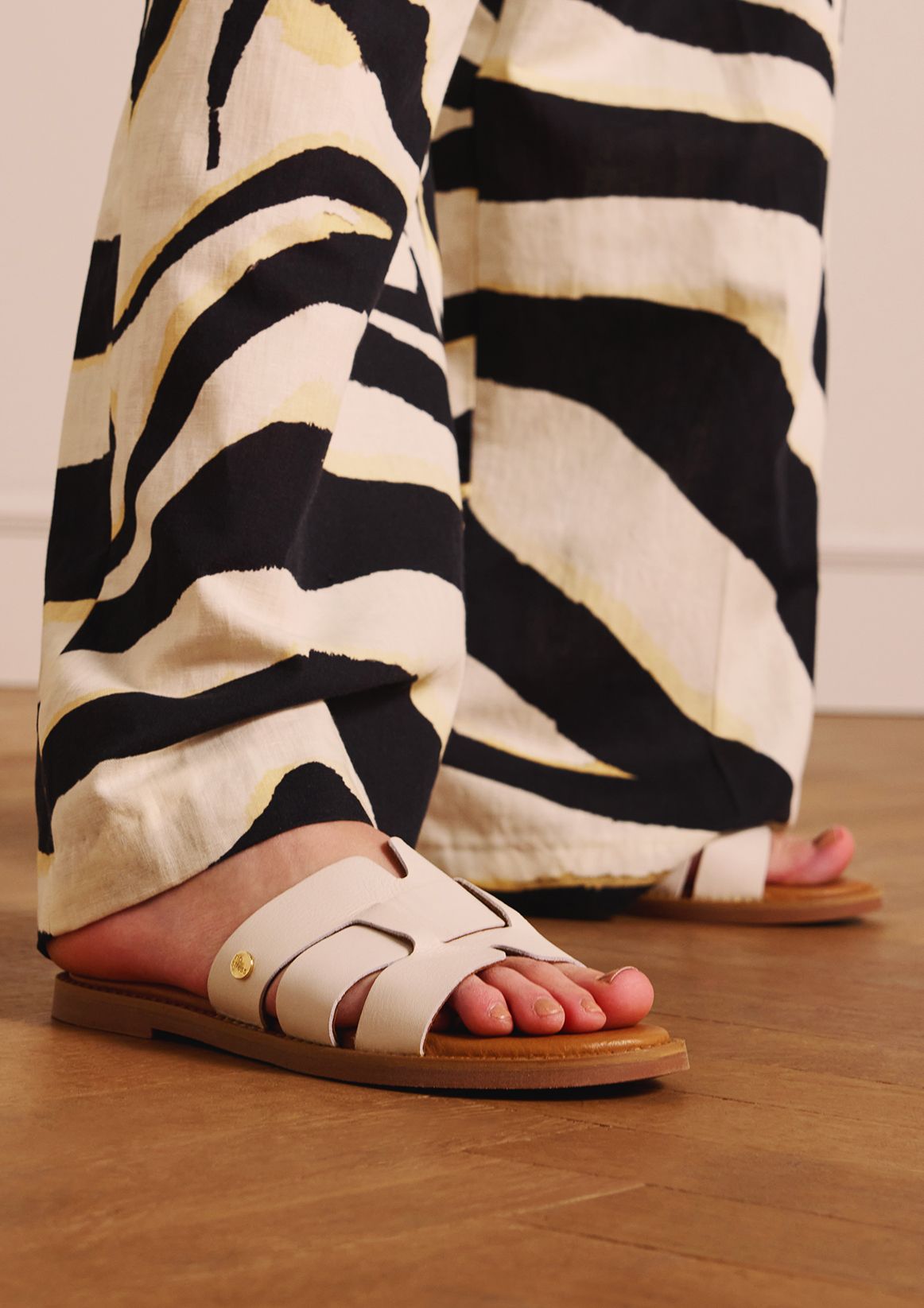Weiße Ledersandalen