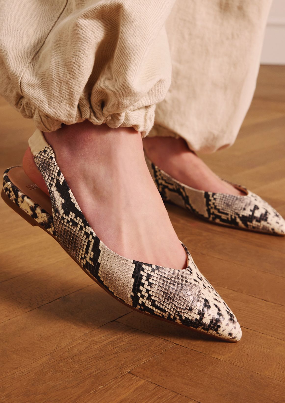Leder-Slingbacks mit Schlangenmuster