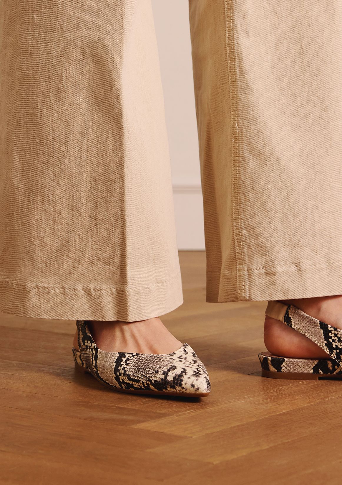 Leder-Slingbacks mit Schlangenmuster