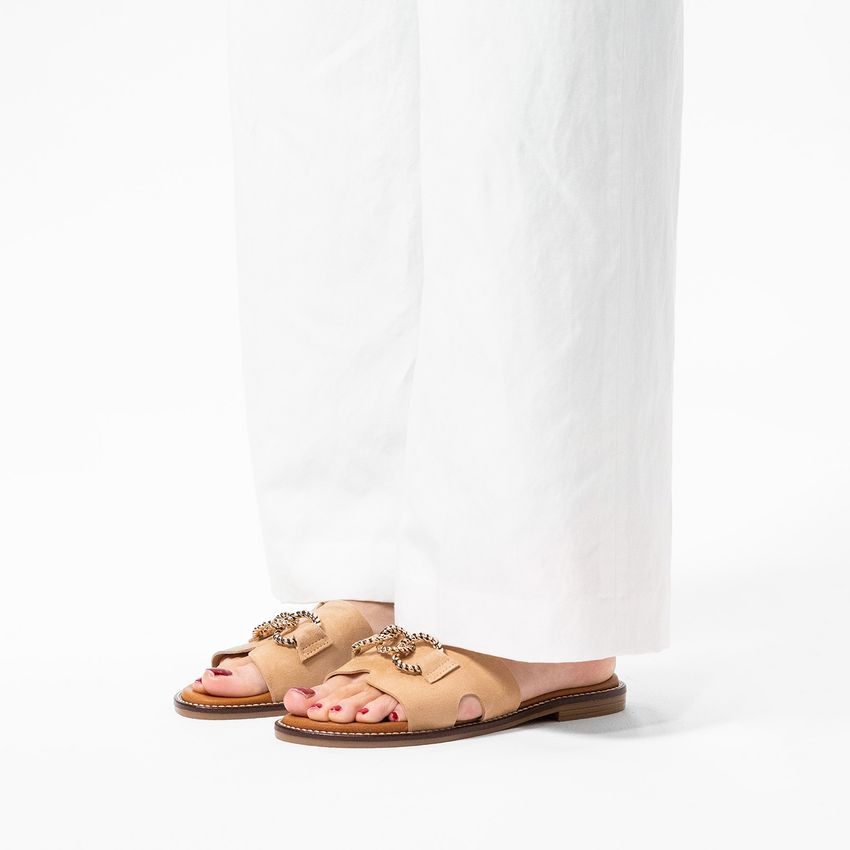 Cognac suède slippers met chain