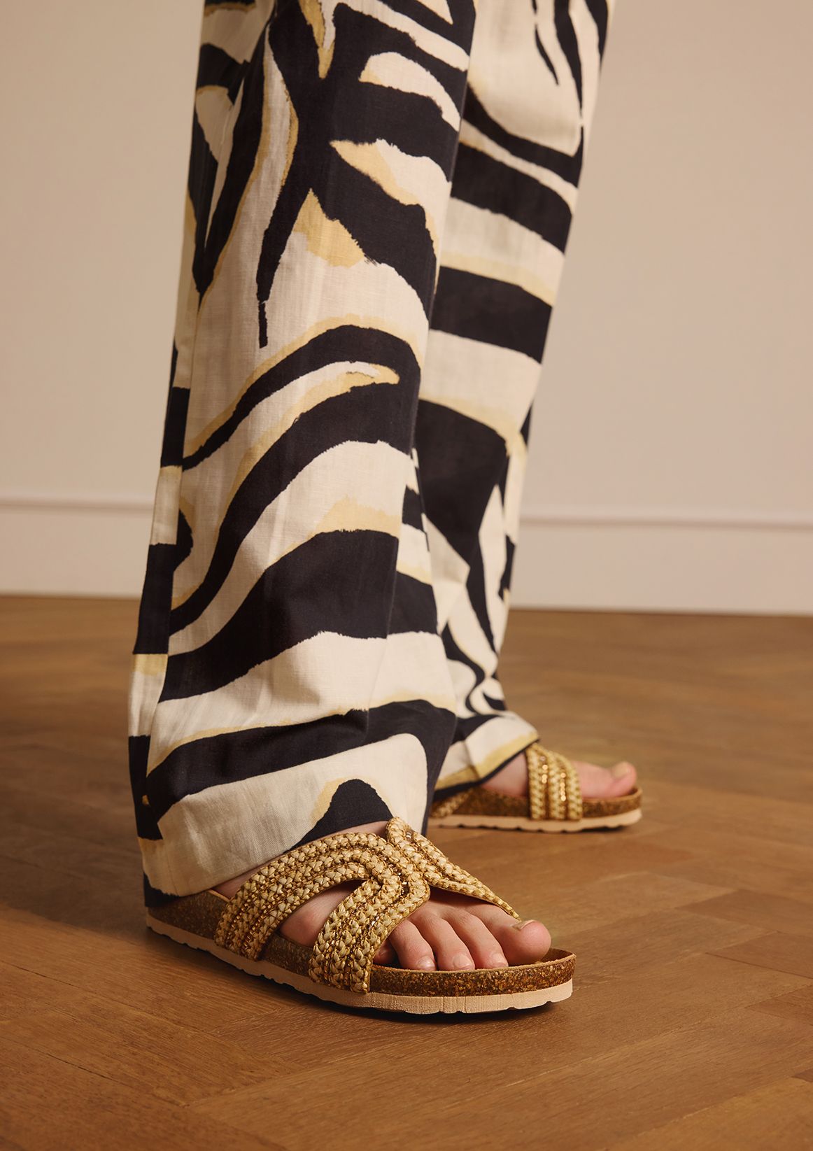 Beige raffia slippers met glittersteentjes