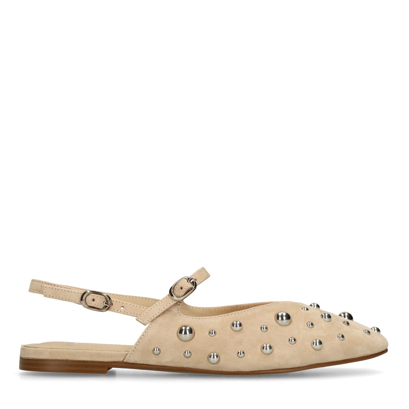 Beigefarbene Veloursleder-Slingbacks mit silberfarbenen Nieten