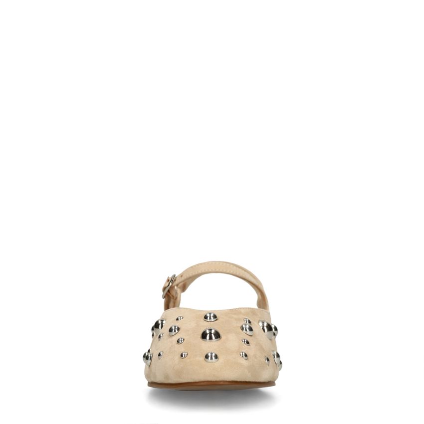 Beigefarbene Veloursleder-Slingbacks mit silberfarbenen Nieten
