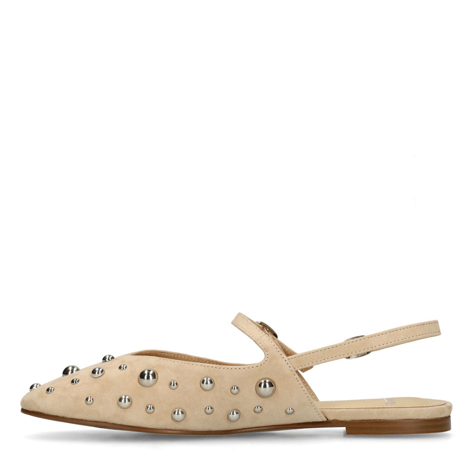 Beigefarbene Veloursleder-Slingbacks mit silberfarbenen Nieten