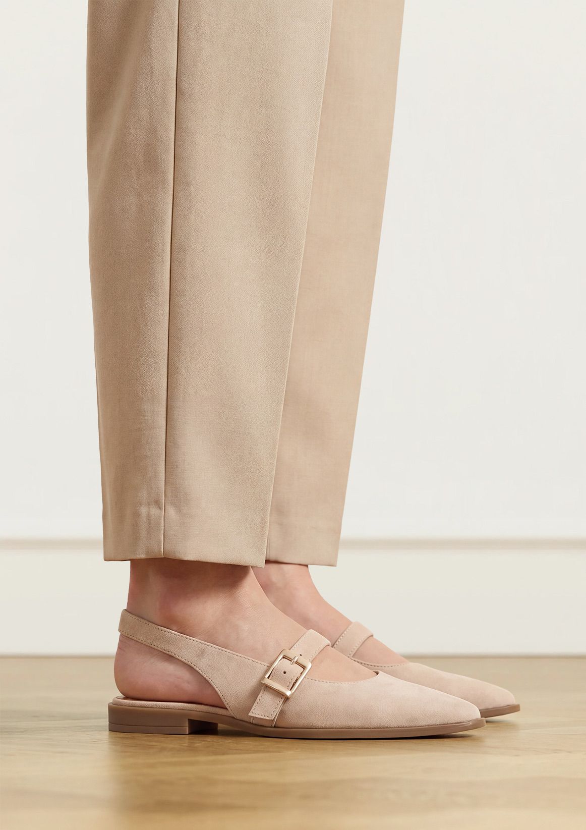 Beigefarbene Slingbacks aus Veloursleder