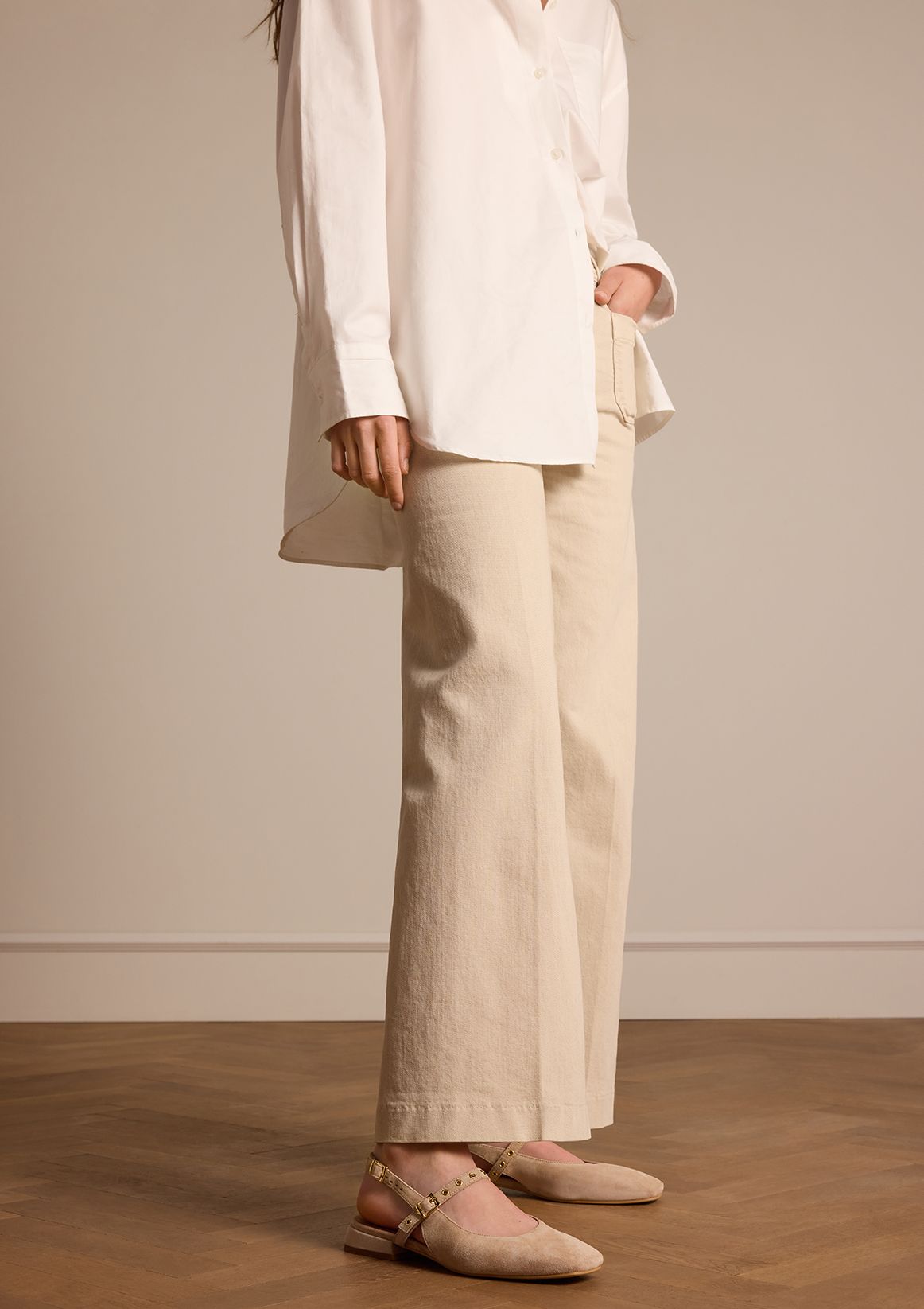 Beige suède slingbacks