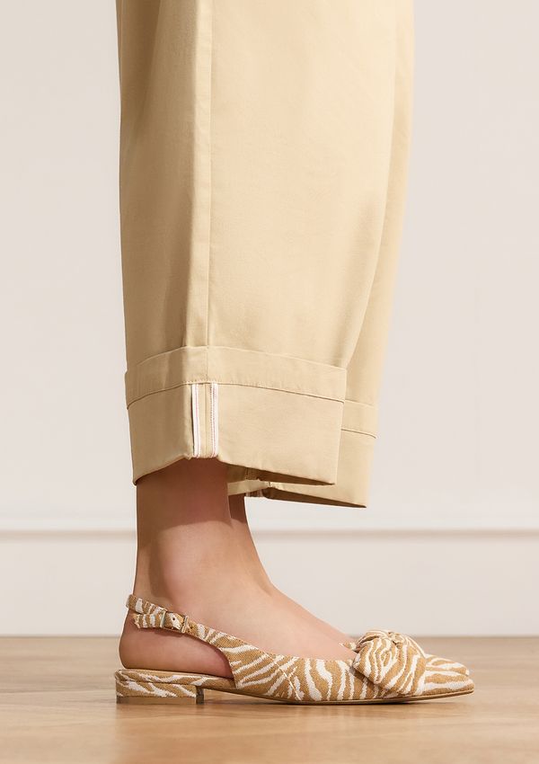 Cognacfarbene Slingbacks mit Zebramuster und Schleife