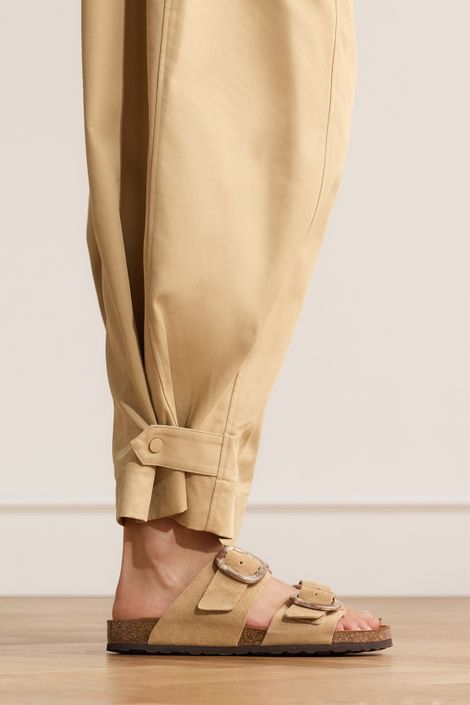 Beige suède slippers met gesp