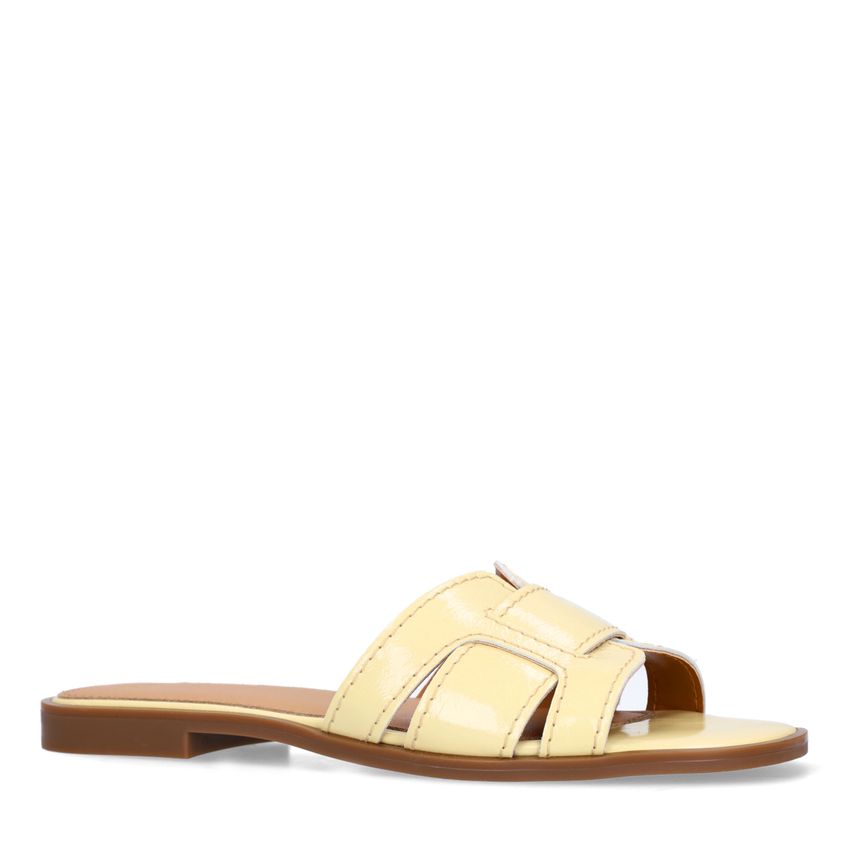 Gele lakleren slippers