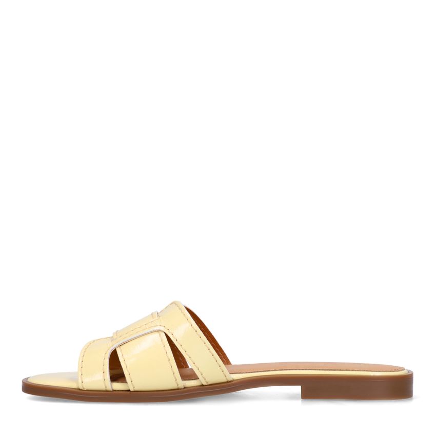 Gele lakleren slippers