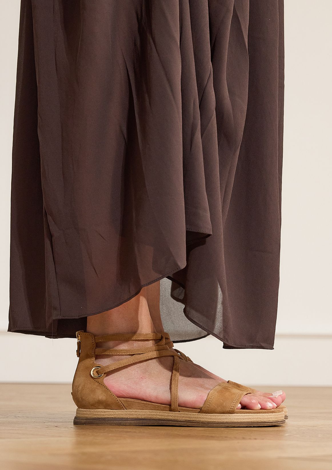 Beige suède sandalen met bandjes