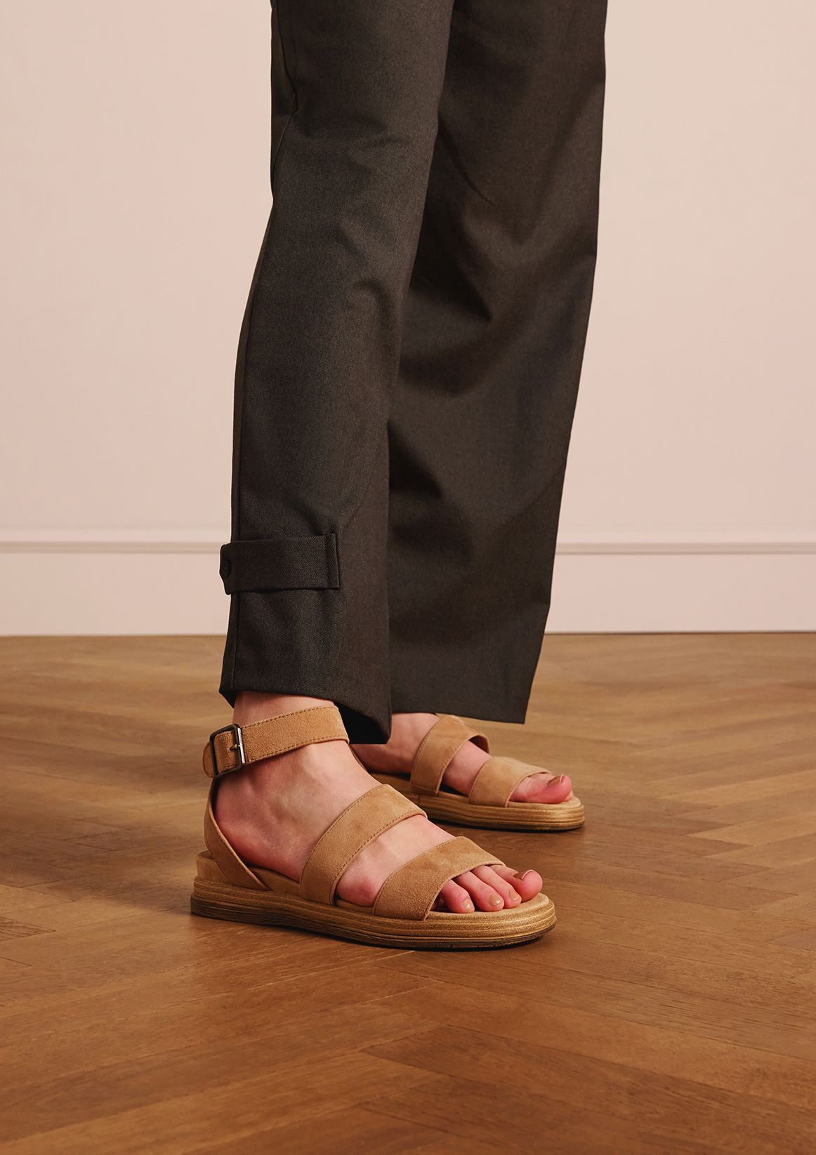 Beige suède sandalen