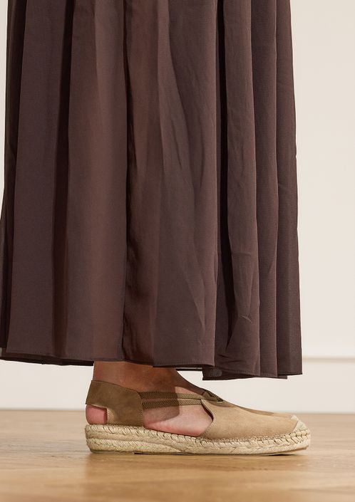Taupe suède sleehakken