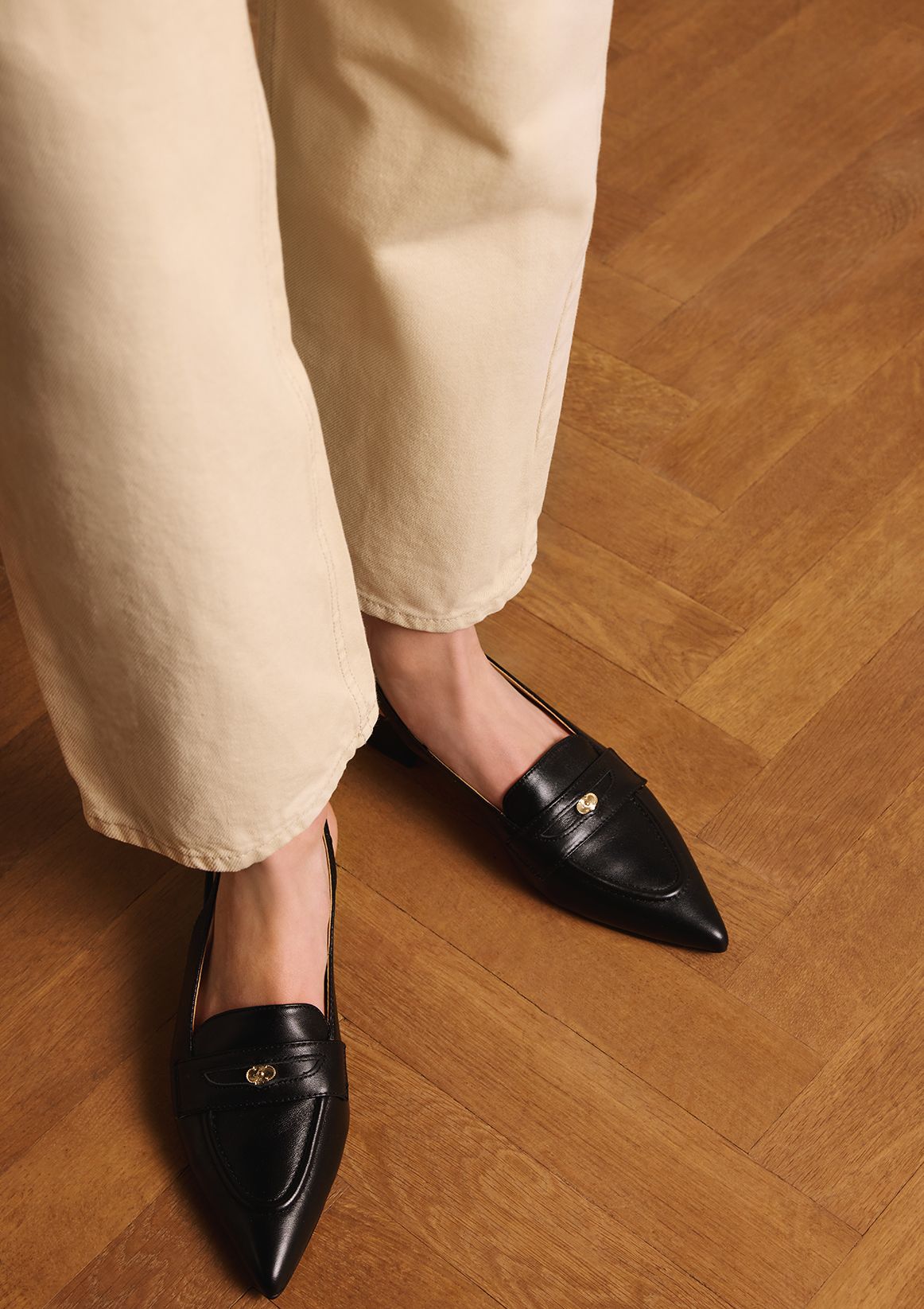 Schwarze Slingbackpumps aus Leder