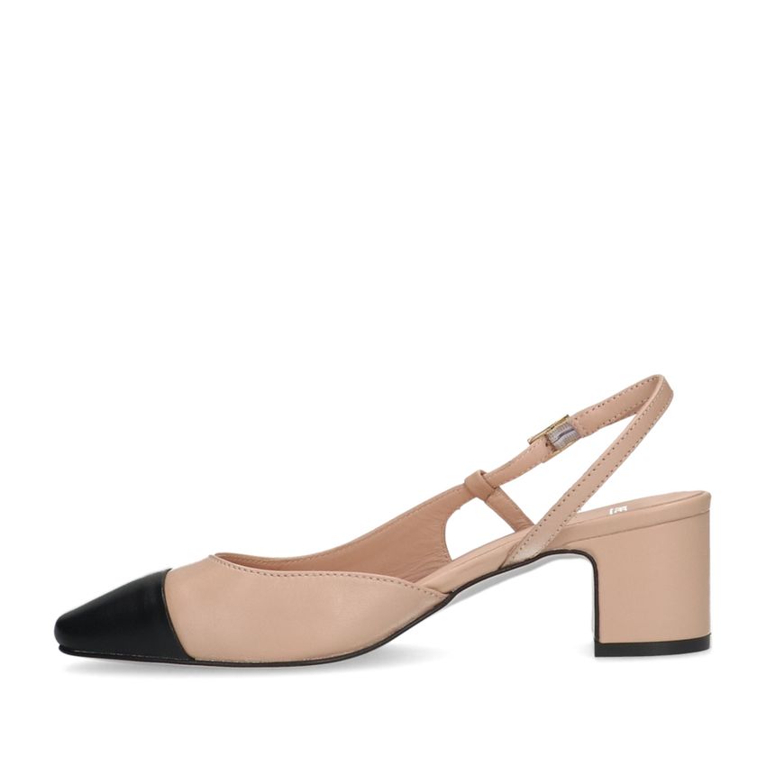 Beigefarbene Slingbackpumps aus Leder