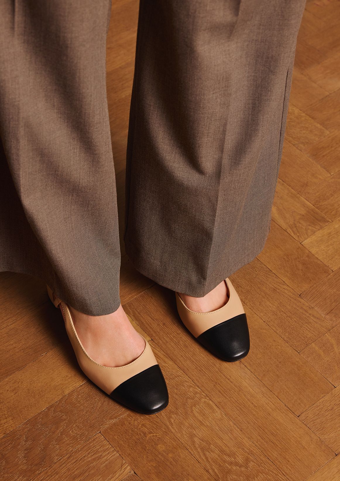 Beige leren slingback pumps