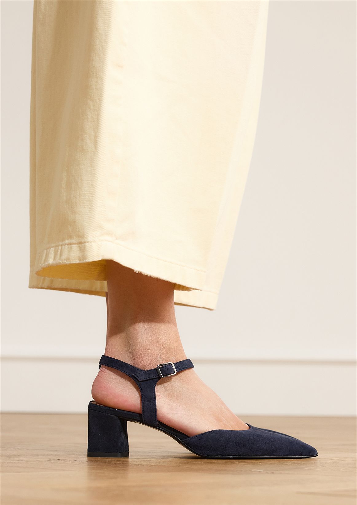Zwarte suède slingbacks