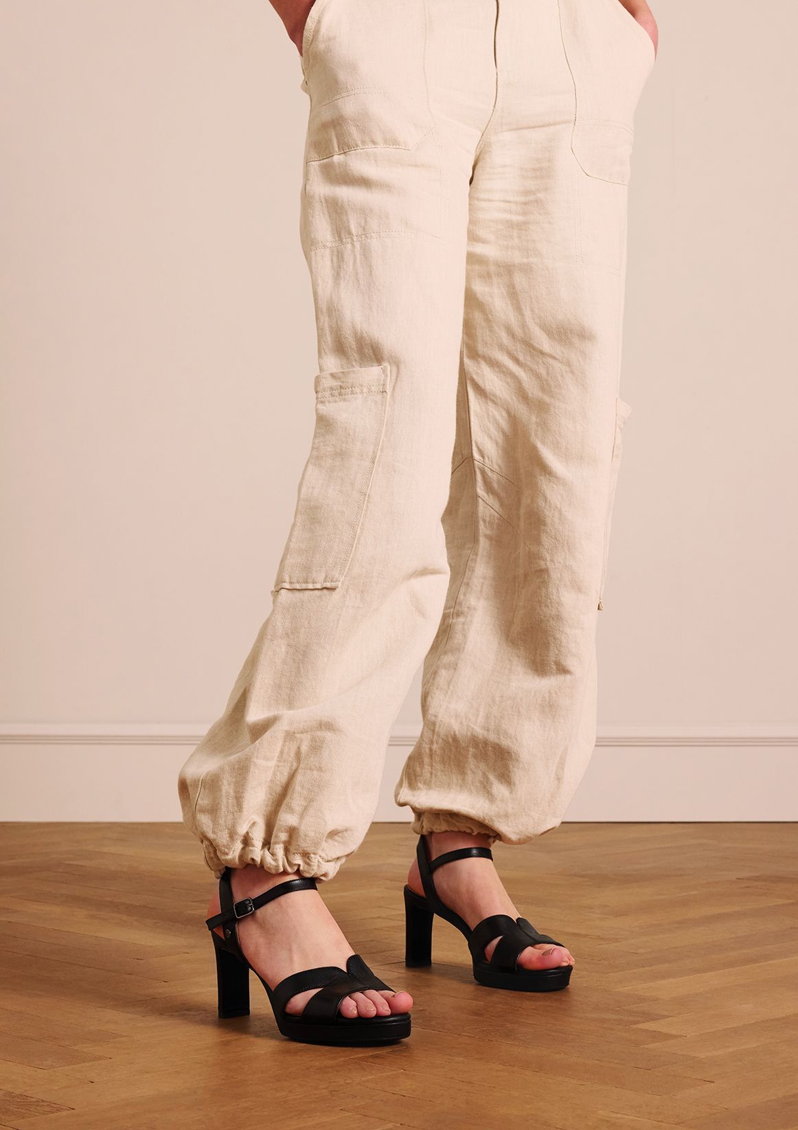 Zwarte leren sandalen met hak
