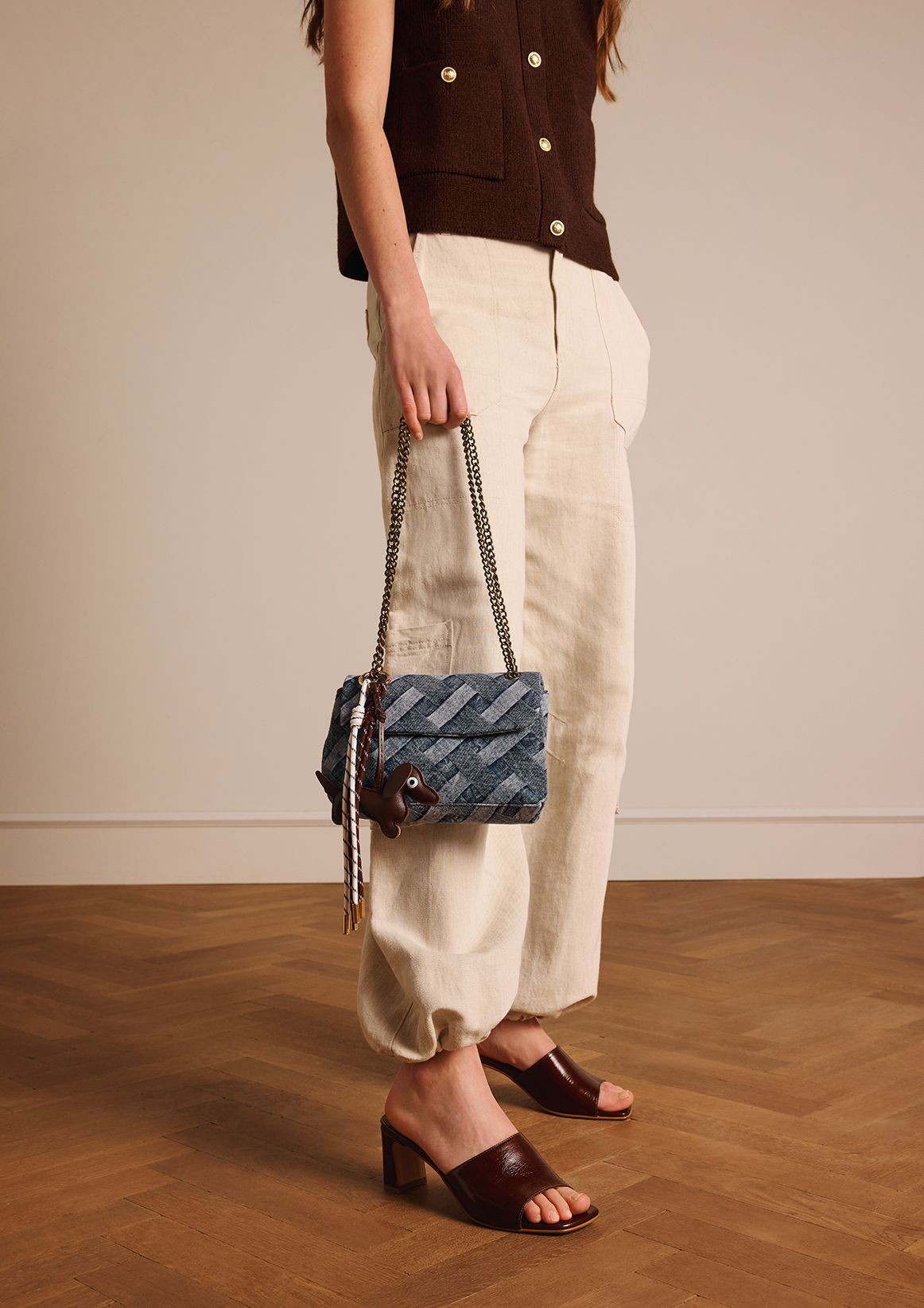 Braune Sandaletten aus Lackleder