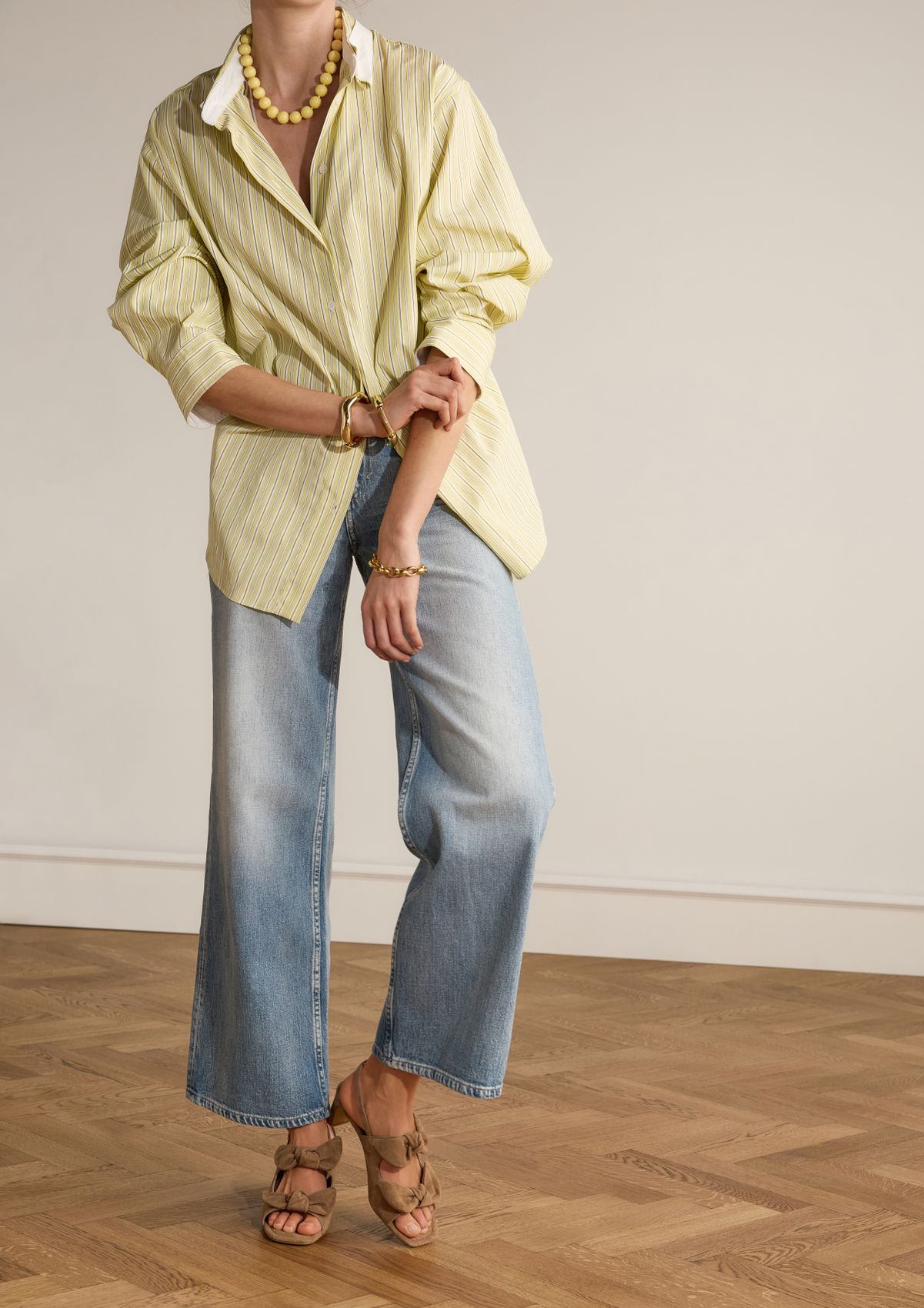 Braune Slingbackpumps aus Veloursleder