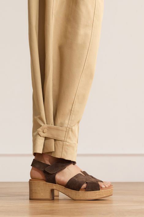 Braune Veloursleder-Sandaletten mit Blockabsatz