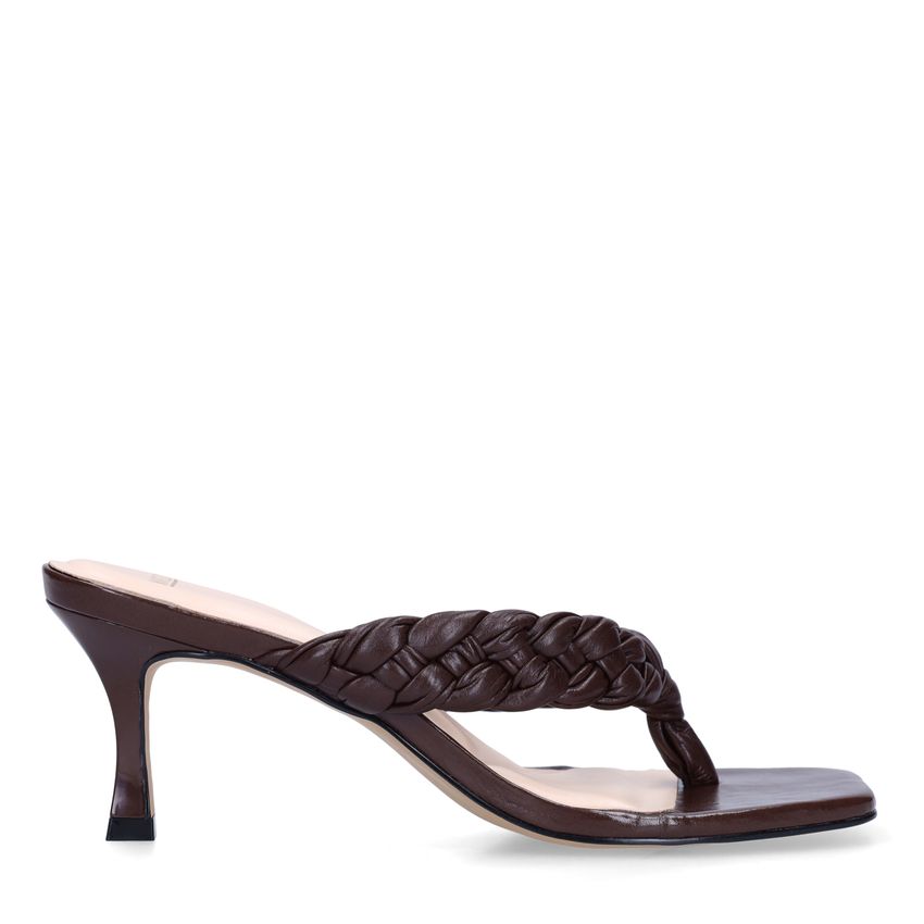 Braune Sandaletten in Flecht-Optik