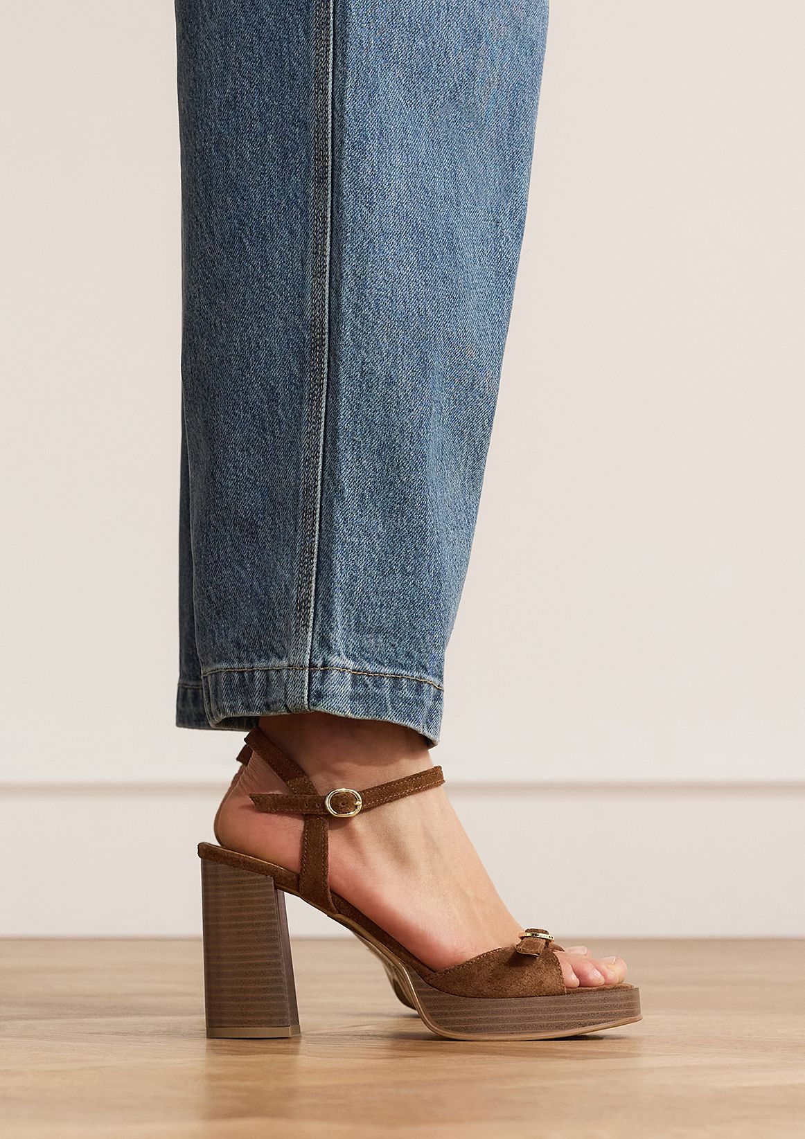 Bruine suède sandalen met hak