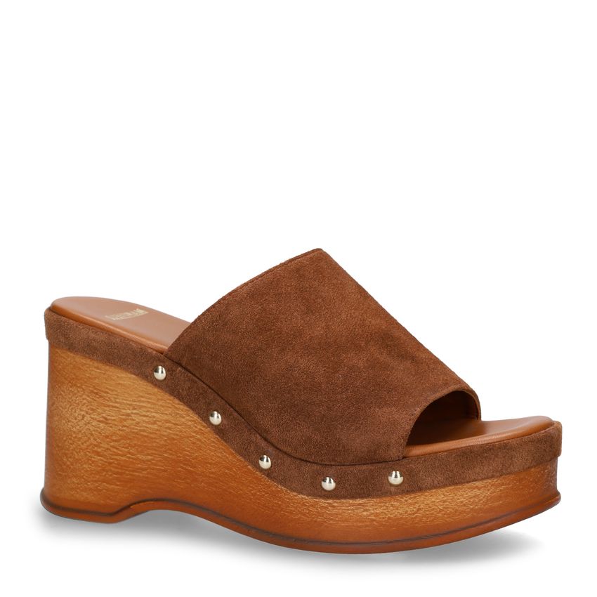 Braune Keilsandaletten aus Veloursleder