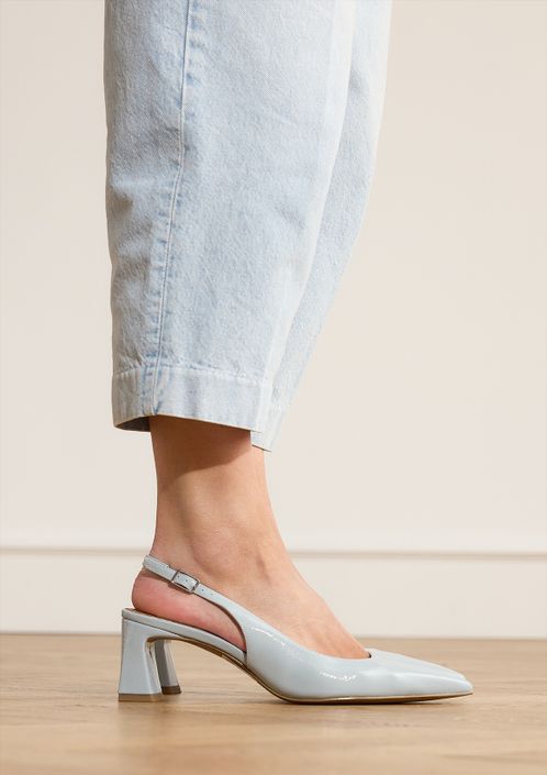 Blauwe lak slingbacks