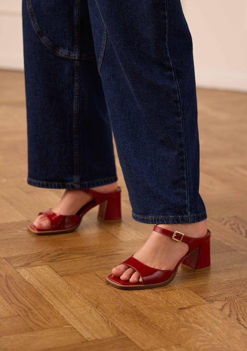Blauwe lak leren sandalen met hak