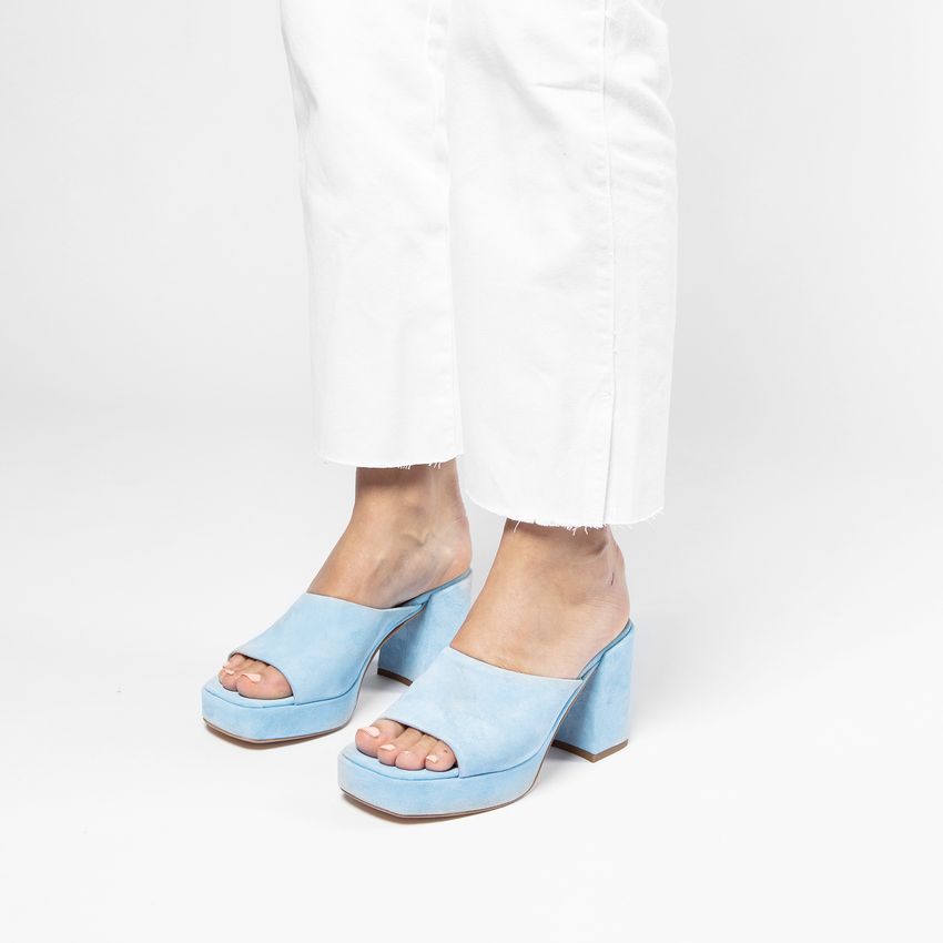 Blaue Sandaletten aus Veloursleder