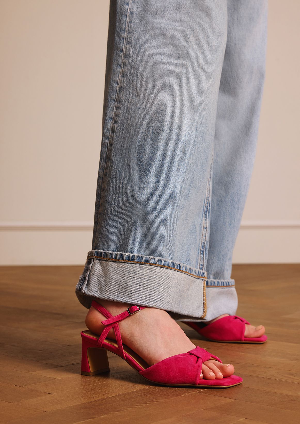 Roze suède sandalen met hak