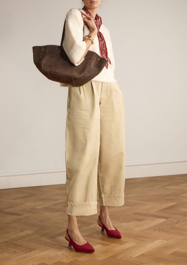 Bordeauxrote Slingbackpumps aus Veloursleder