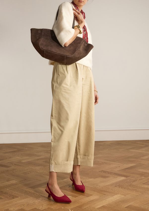 Bordeauxrote Slingbackpumps aus Veloursleder