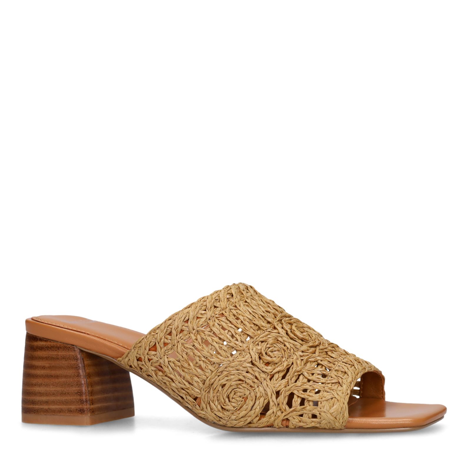 Cognacfarbene Raffia-Sandaletten