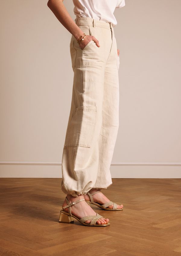 Goldfarbene Ledersandaletten mit Glitzer