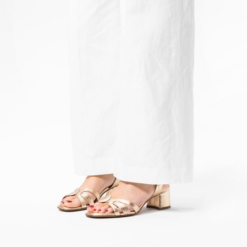 Gouden leren sandalen met hak