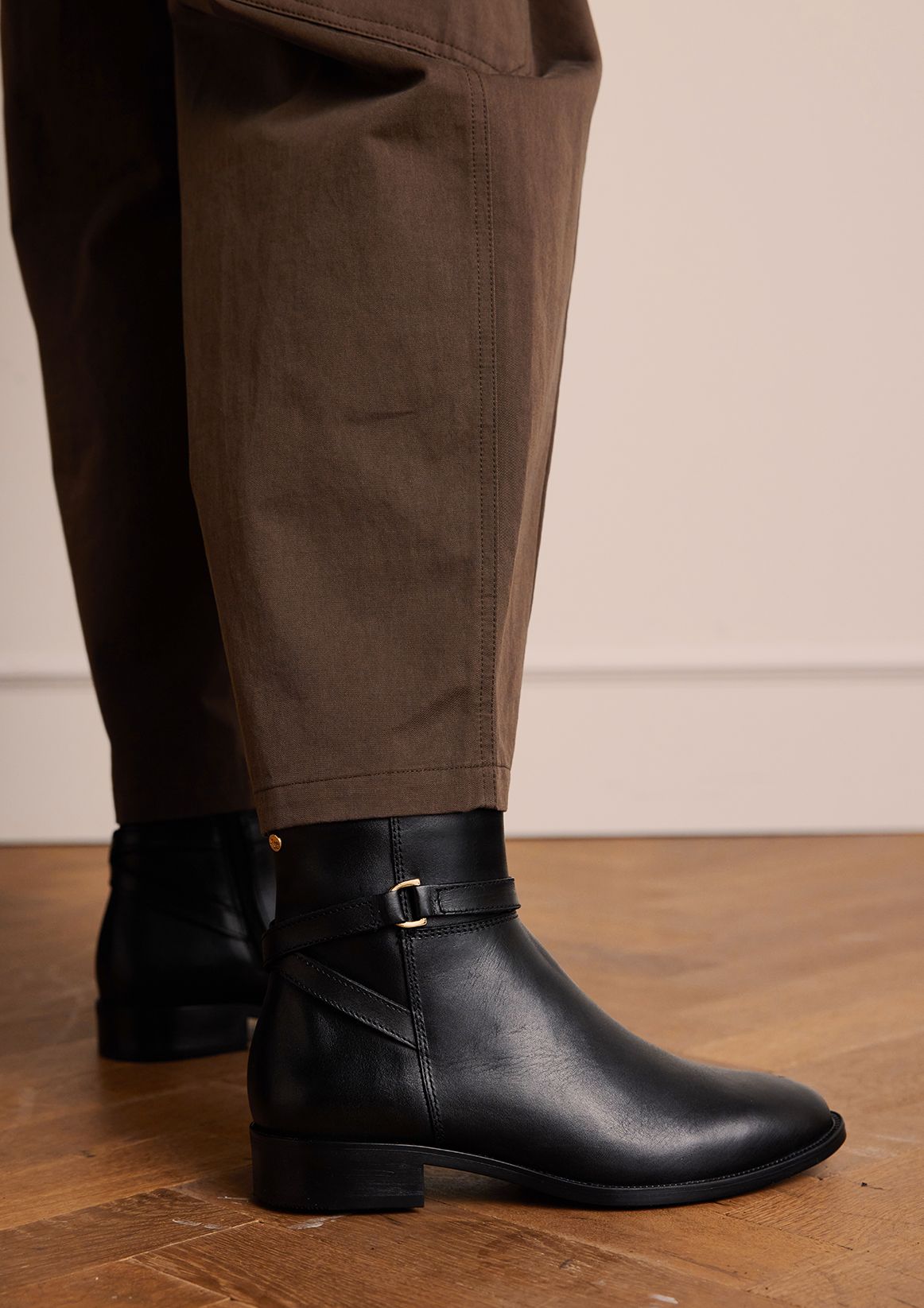 Schwarze Lederstiefeletten