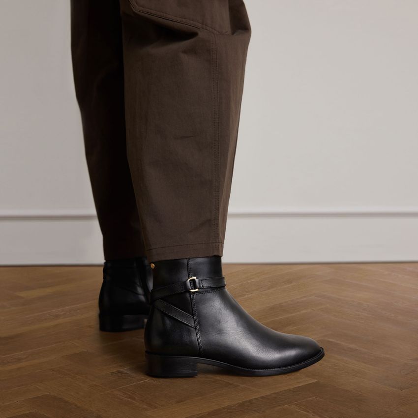 Schwarze Lederstiefeletten