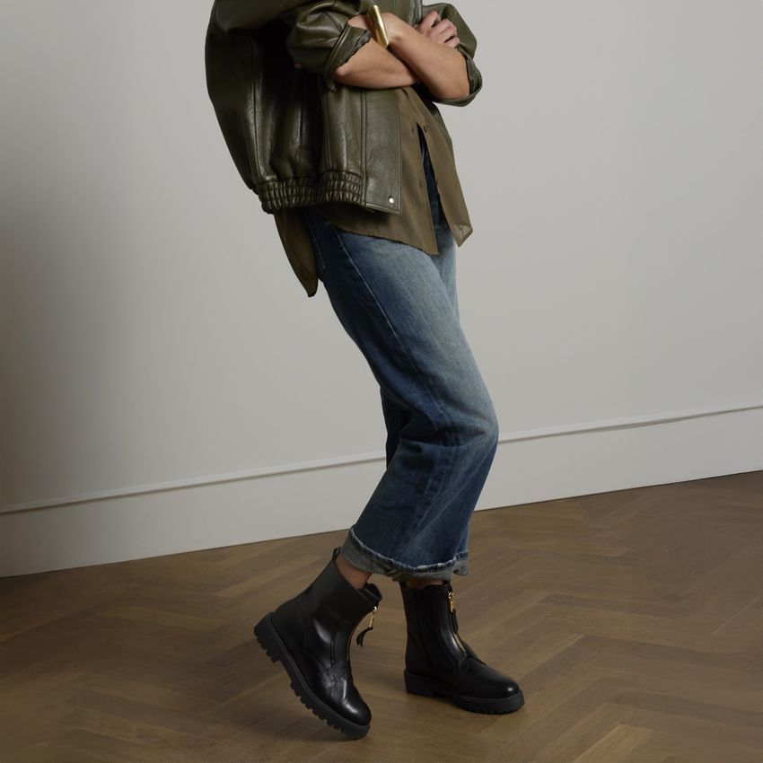 Schwarze Lederstiefeletten mit Reißverschluss