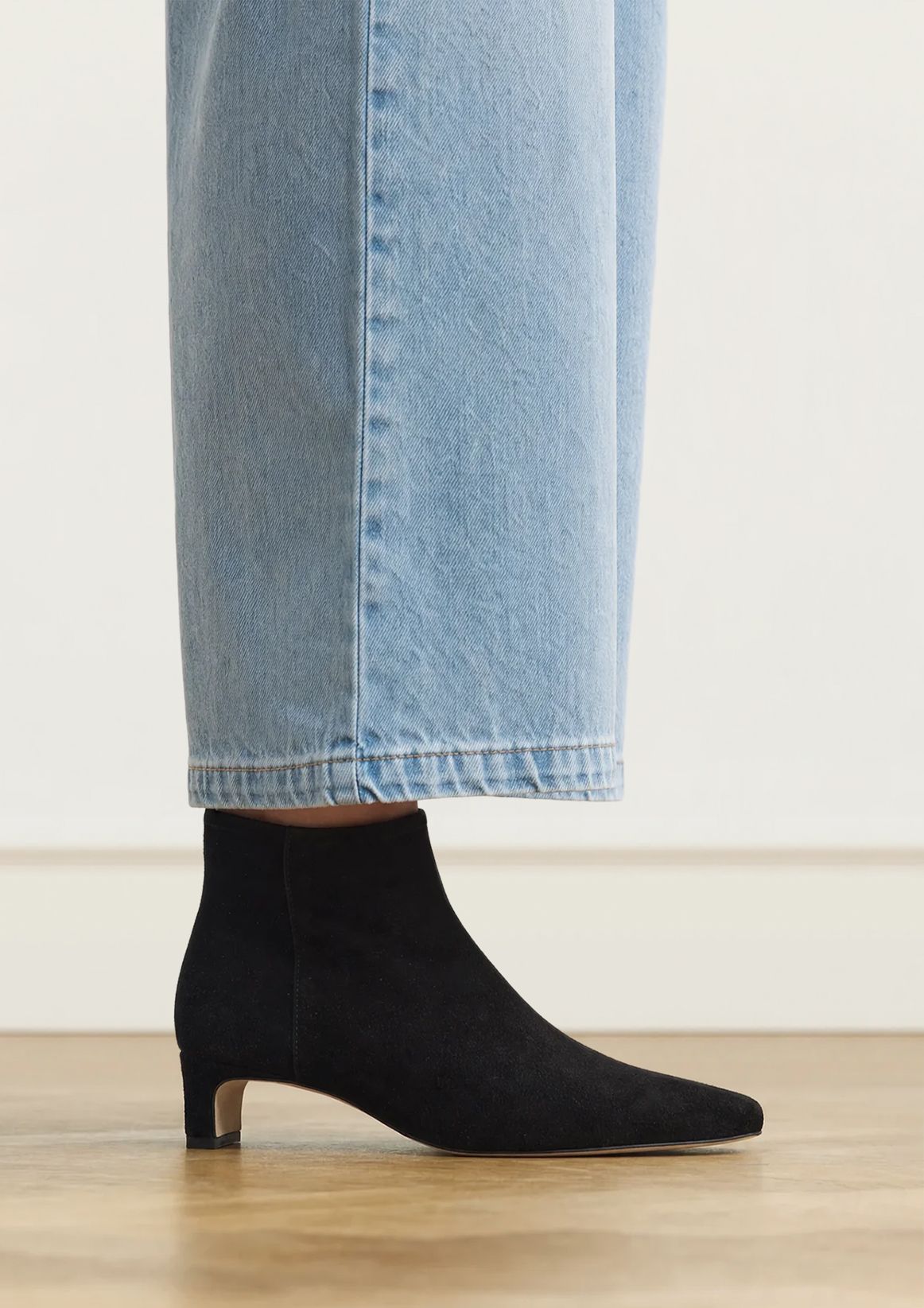 Schwarze Veloursleder-Stiefeletten mit Absatz