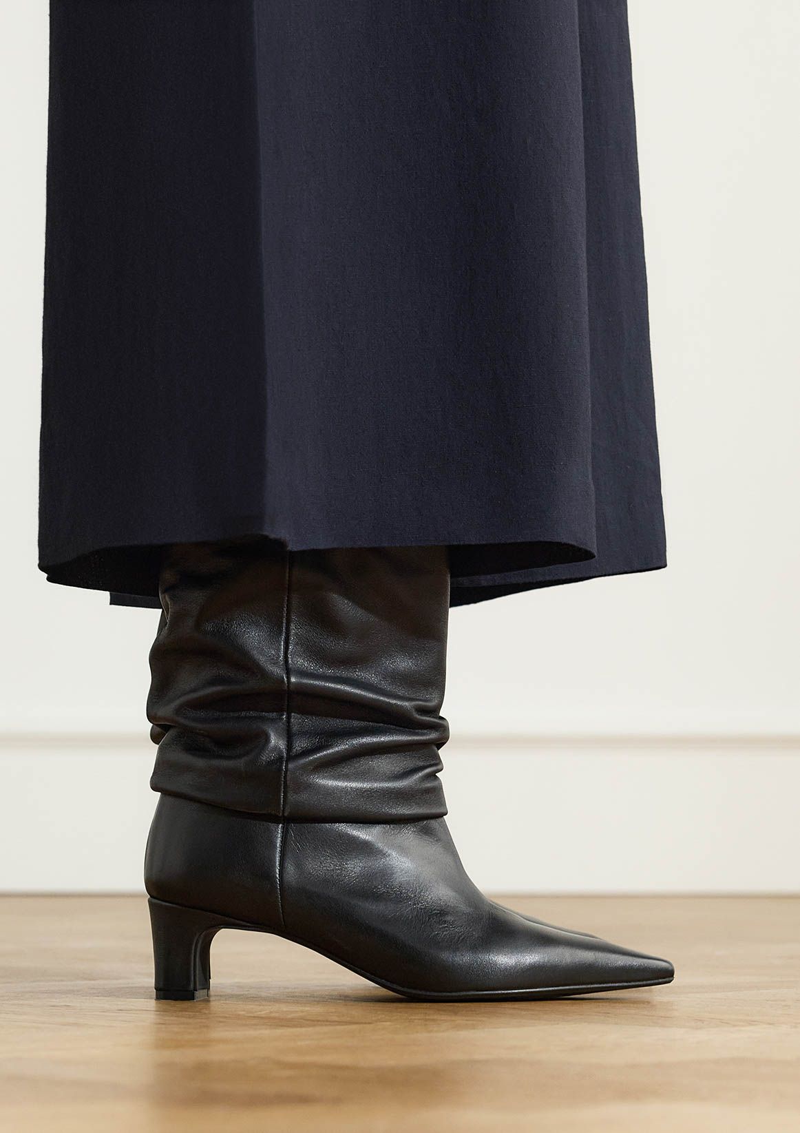 Schwarze Slouchy Boots aus Leder mit Absatz