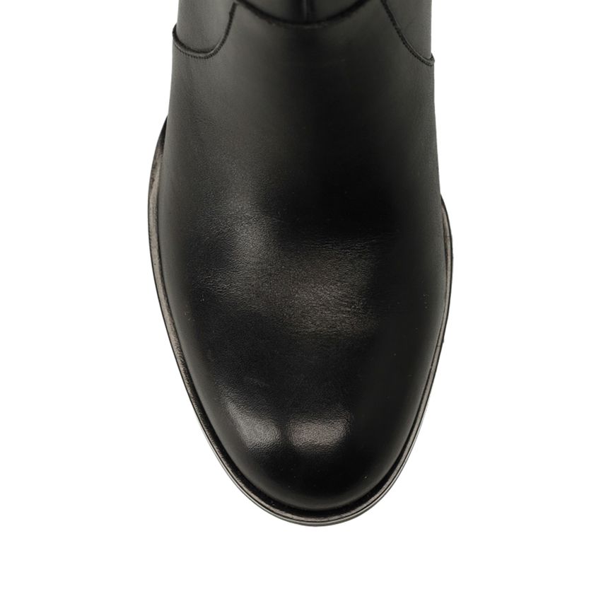 Schwarze Lederstiefeletten mit Absatz
