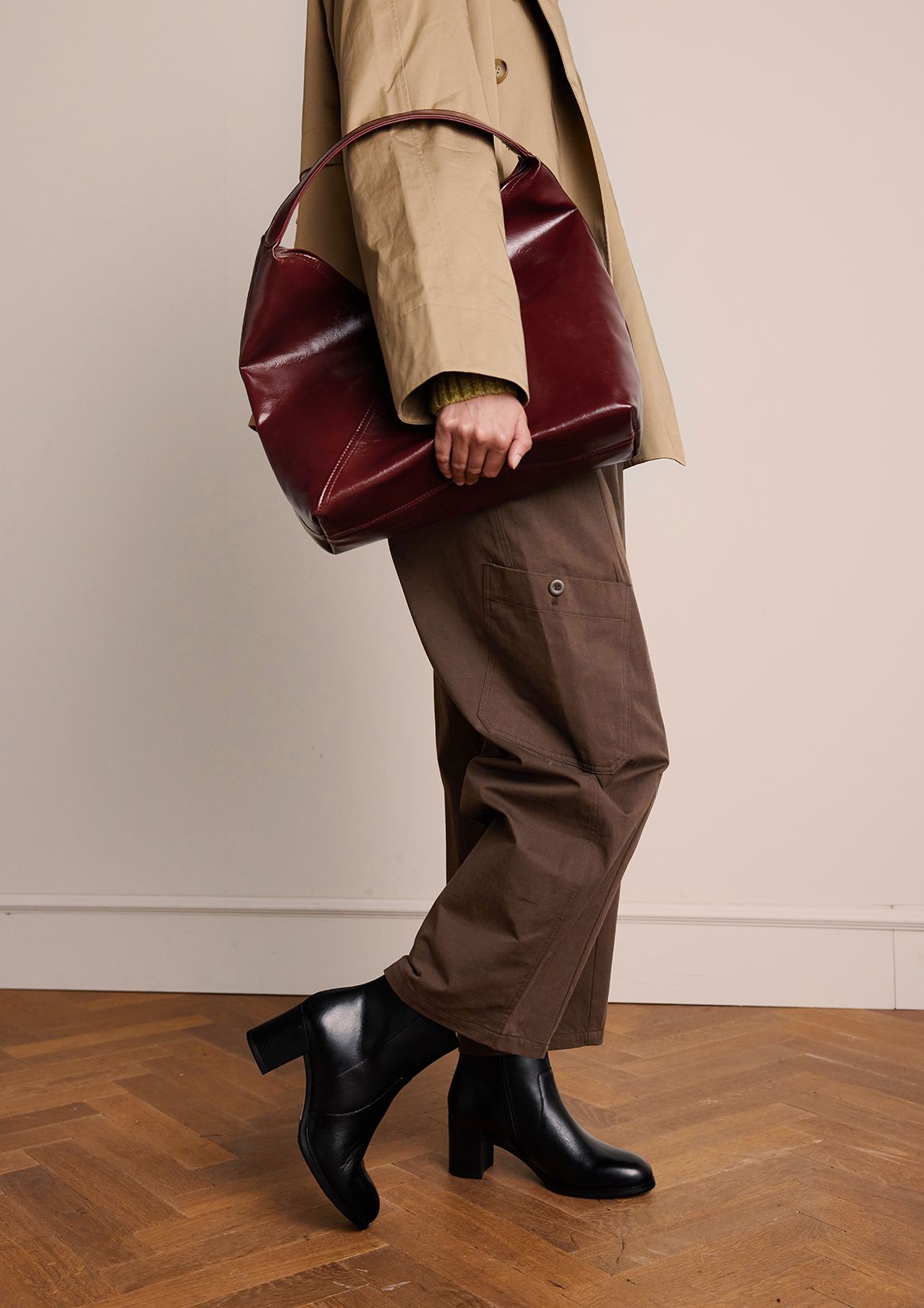 Schwarze Lederstiefeletten mit Absatz