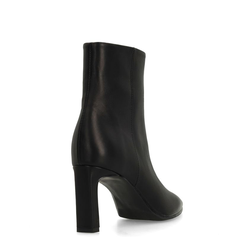Schwarze Lederstiefeletten mit Absatz