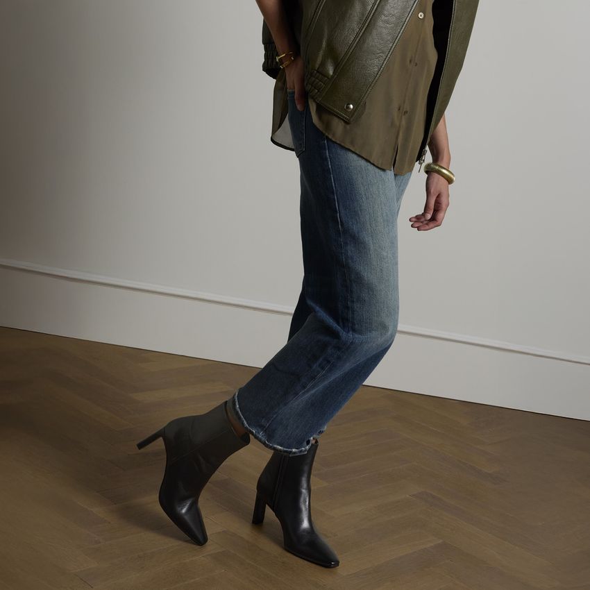 Schwarze Lederstiefeletten mit Absatz