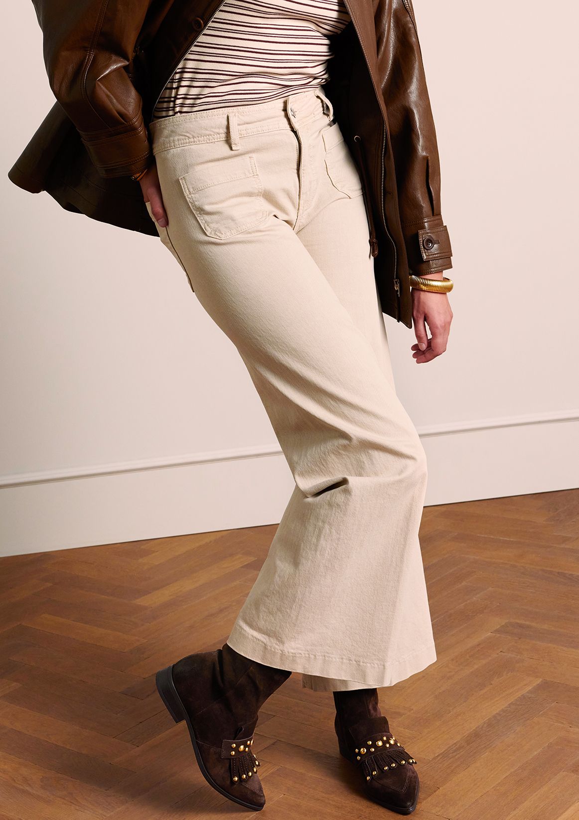 Dunkelbraune Veloursleder-Stiefeletten mit Nieten