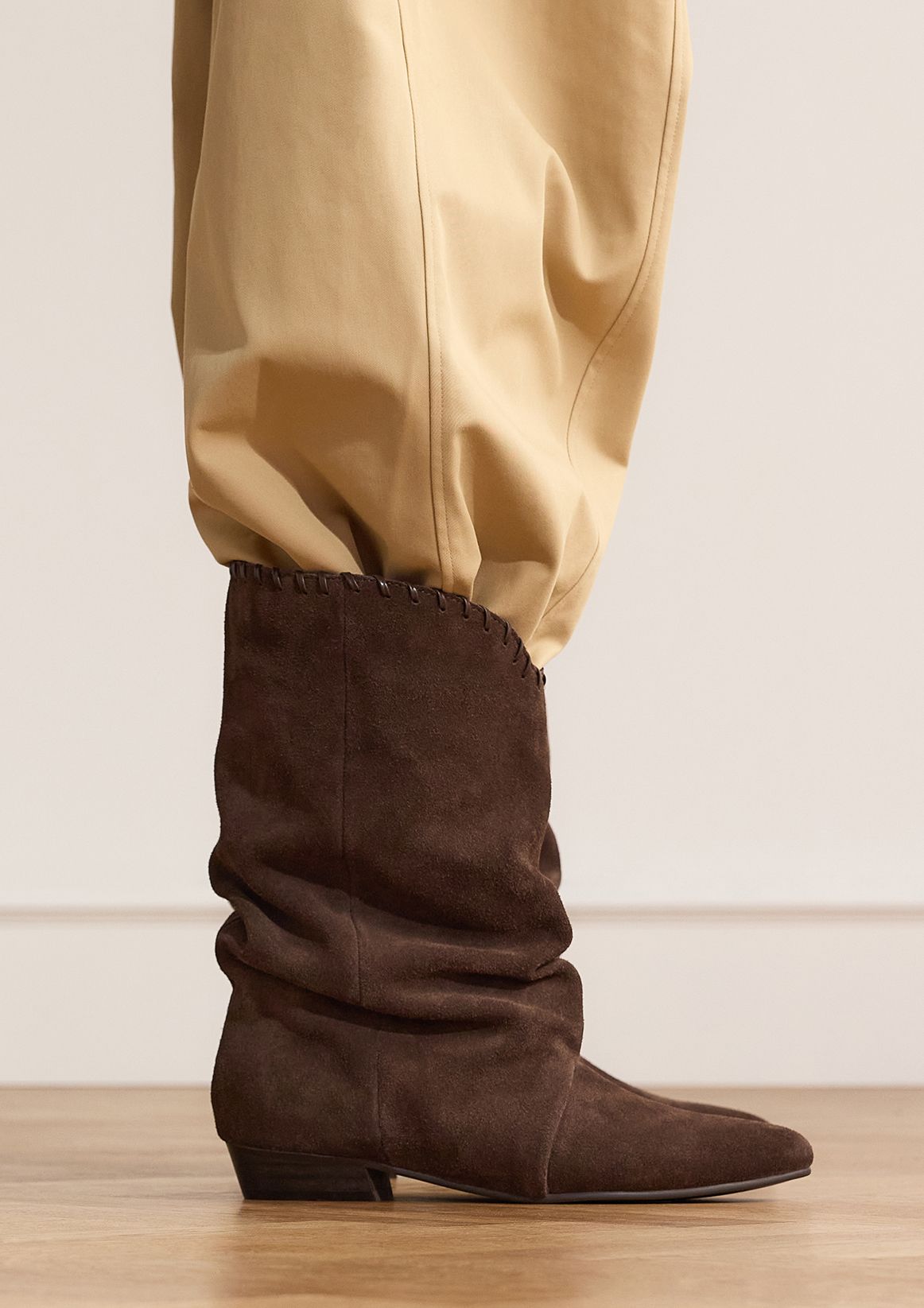 Dunkelbraune Veloursleder-Stiefeletten