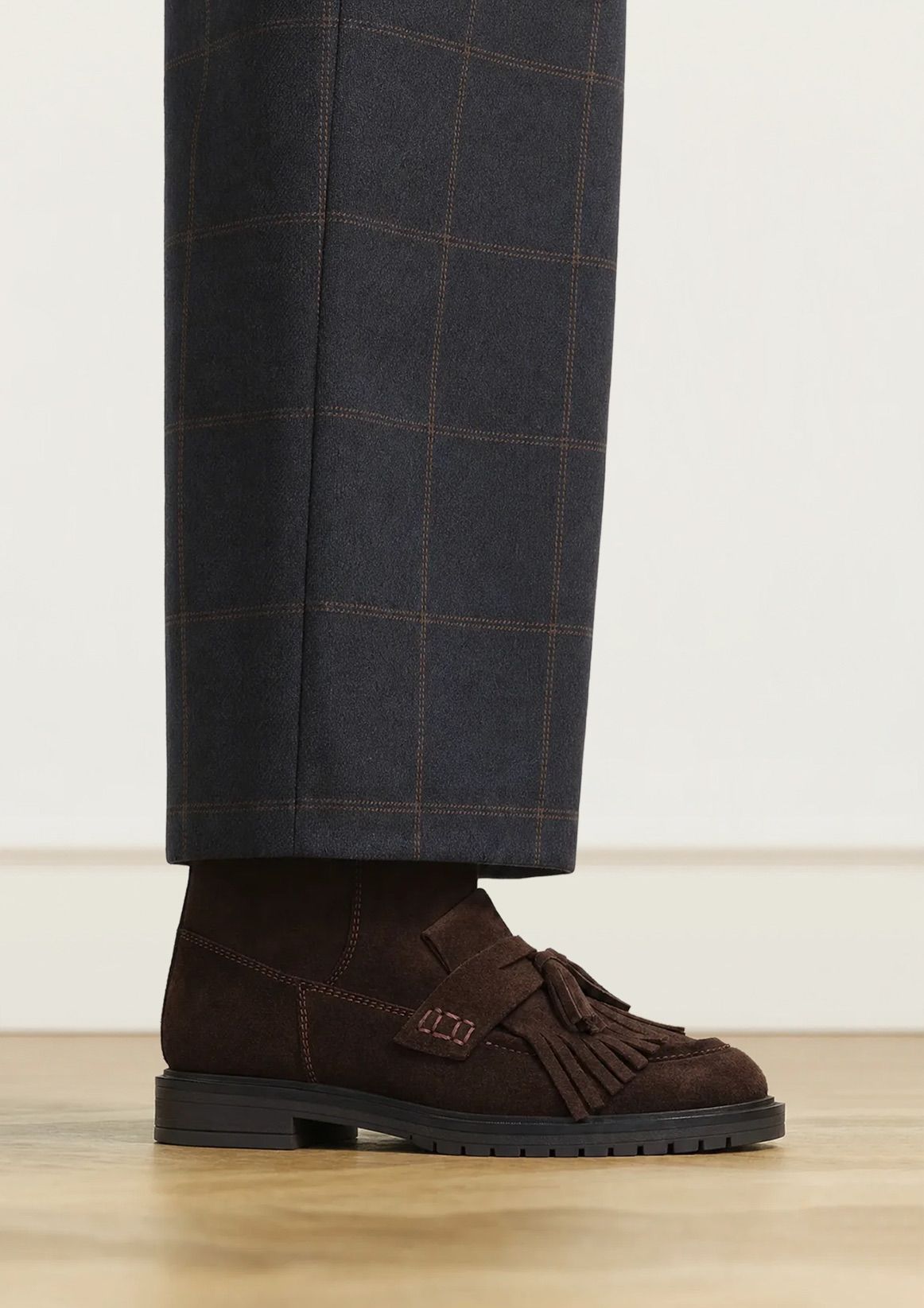 Braune Veloursleder-Stiefeletten mit Fransen