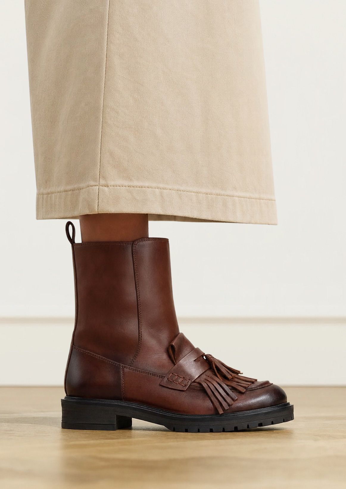Braune Lederstiefeletten mit Fransen